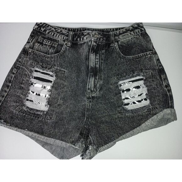 HOT TOPIC, Distressed Skull Patch High Rise Denim Shorts, Juniors Size 7 - Picture 1 of 6